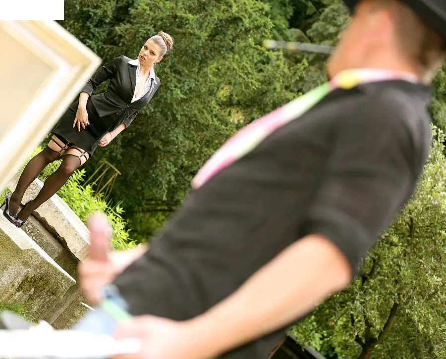 Mona Lee - With A Stroke Of The Cock Brush FullHD 1080p