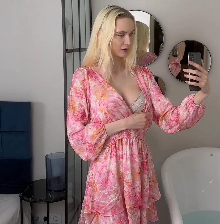 Tania Shinaryen - Sharing Hotel Room with a Step Sis Ended Up with a Creampie UltraHD/4K 2160p