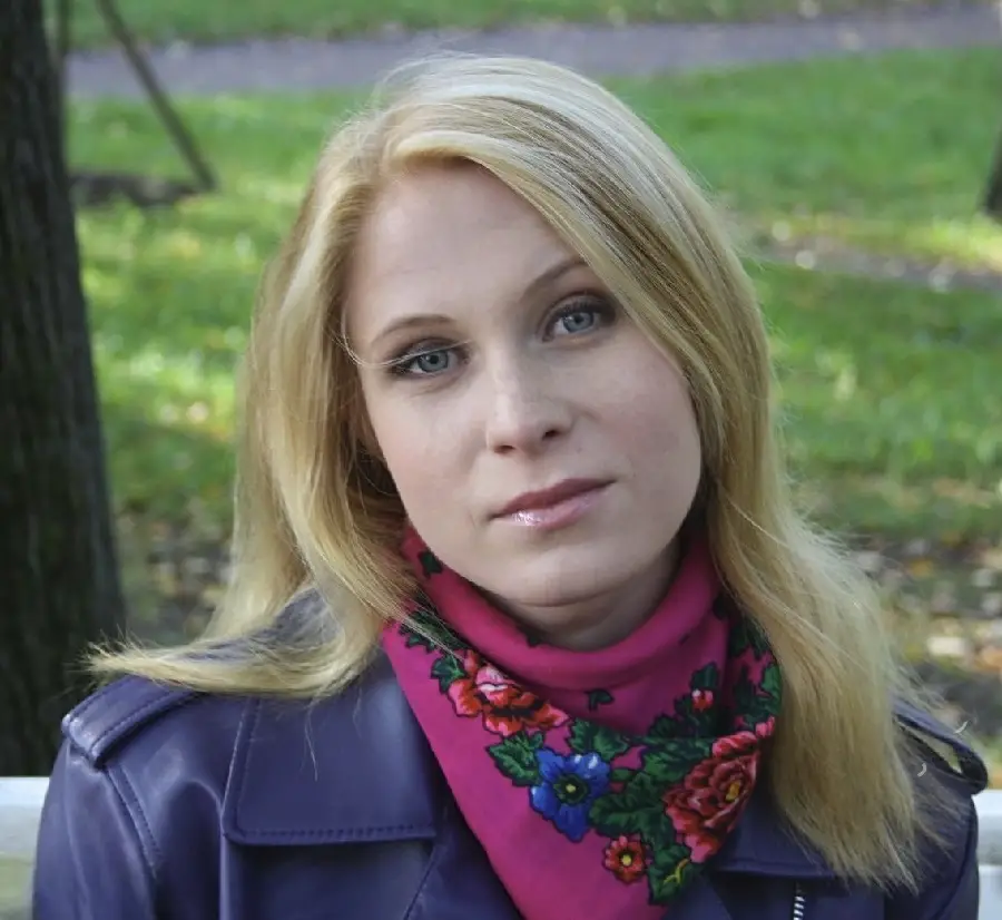 Amber Daikiri - How To Pick Up A Girl In A Park SD 576p