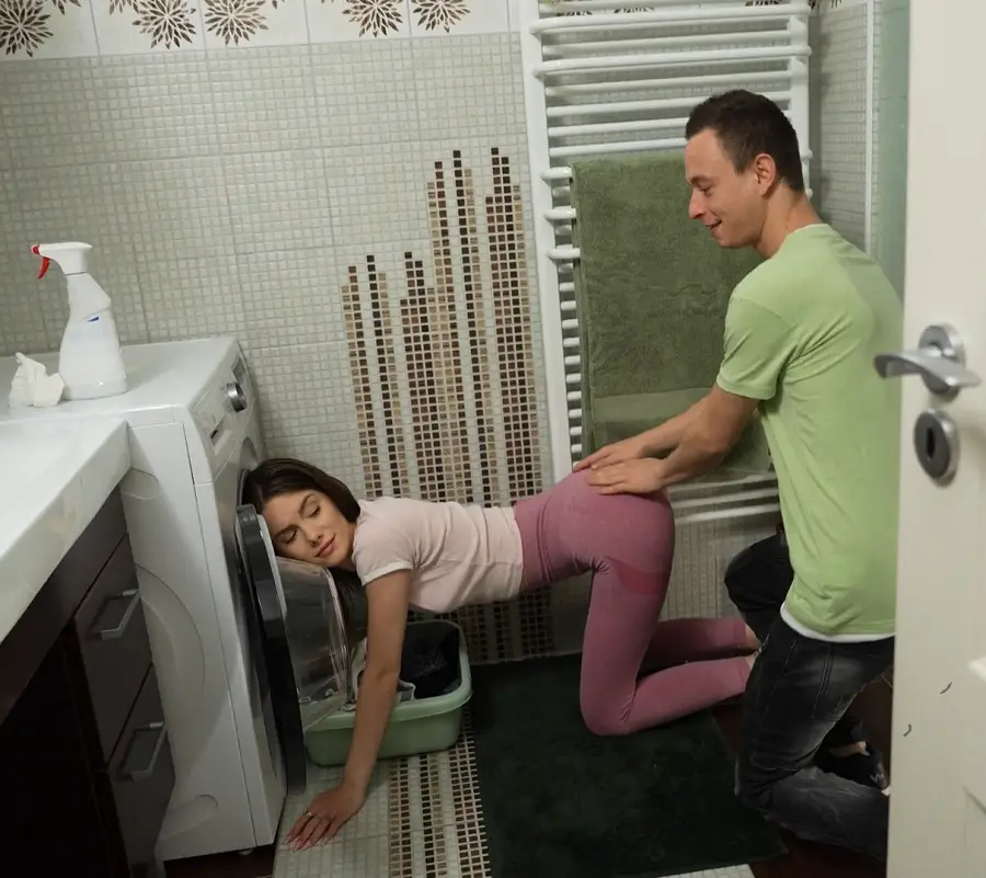 Liz Ocean - Hot Teen Housewife HD 720p