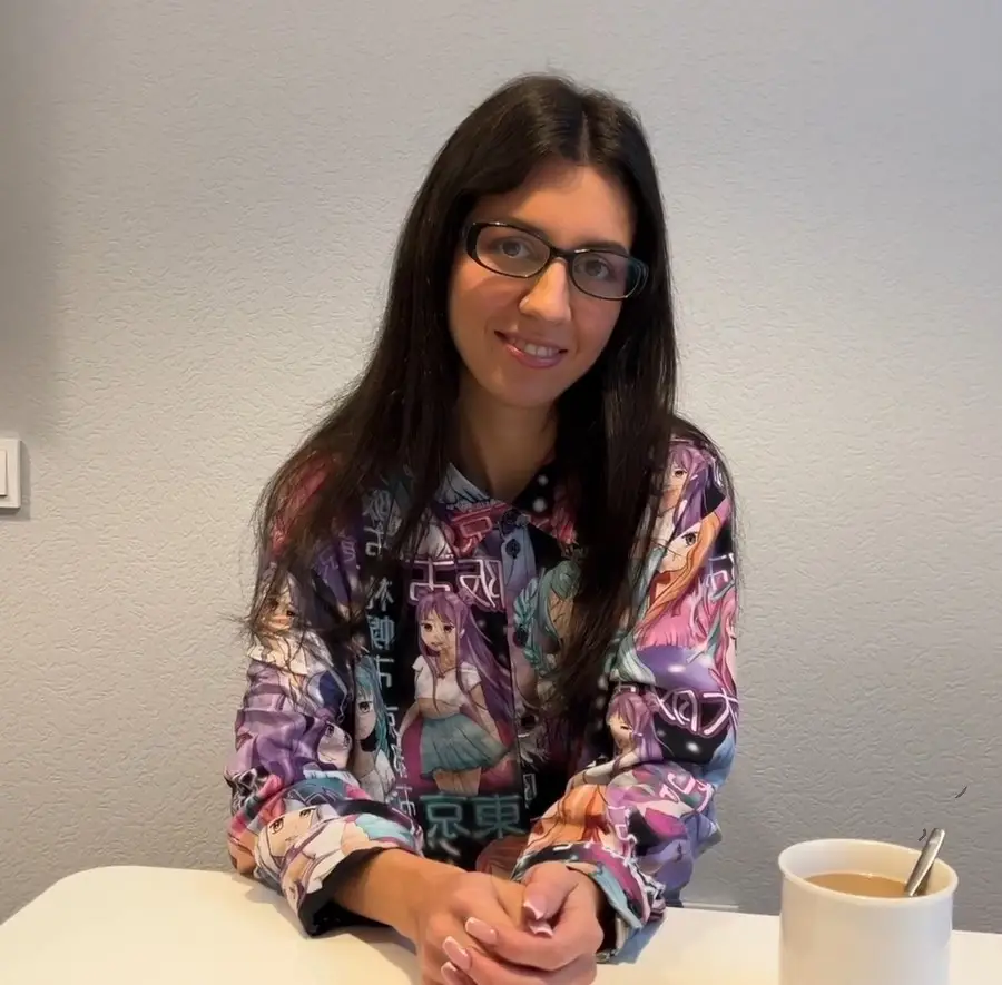 Katty West - The Girl From The Library Turned Out To Be A Nymphomaniac And Loves Sperm On Her Glasses FullHD 1080p