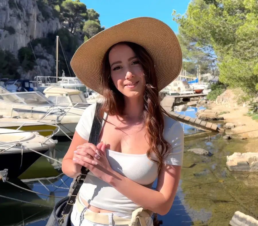 Hello Limoon - HelloLimoon, 22 years old, Little Bombshell Business Student! UltraHD/4K 2160p