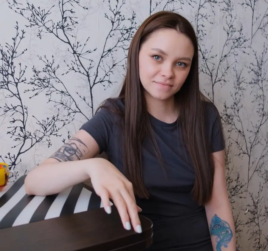 Polly Dollie - Broke Up With A Girlfriend and Then Fuck Her Sister FullHD 1080p