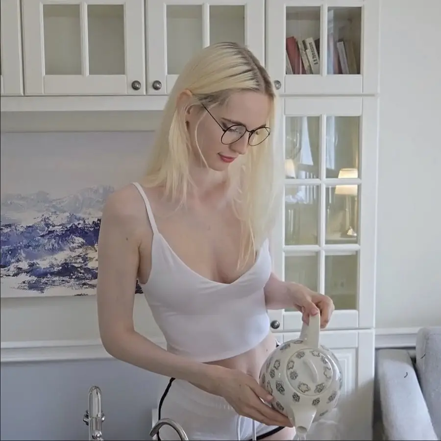 Tania Shinaryen - She Doesnt Want To Study - She Wants Tutor To Creampie Her FullHD 1080p