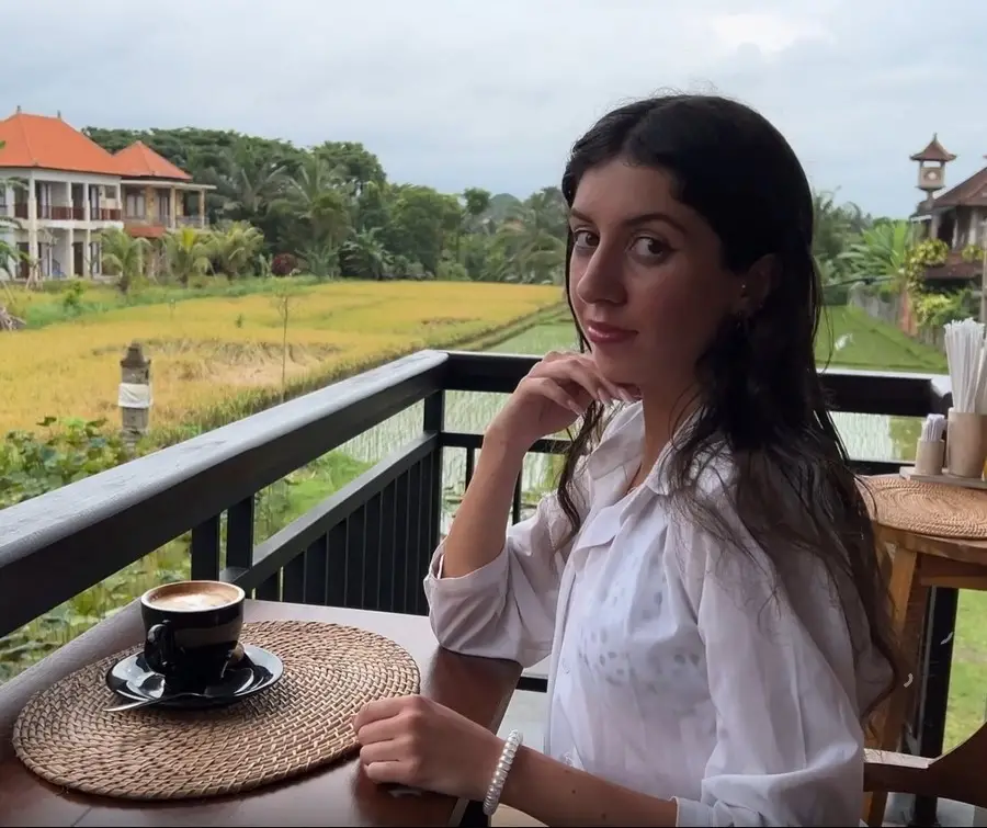 Katty West - Eating Pizza With Cum On My Face In A Public Cafe FullHD 1080p