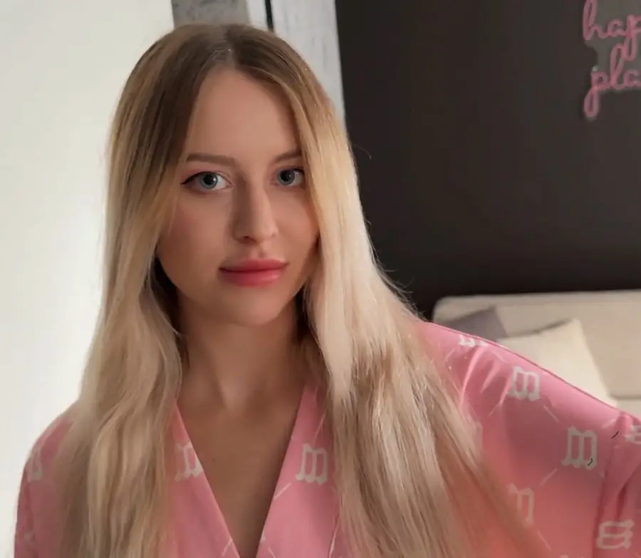 Mila Lioness - Young Stepmom Teaches Stepson How To Live and Fuck FullHD 1080p