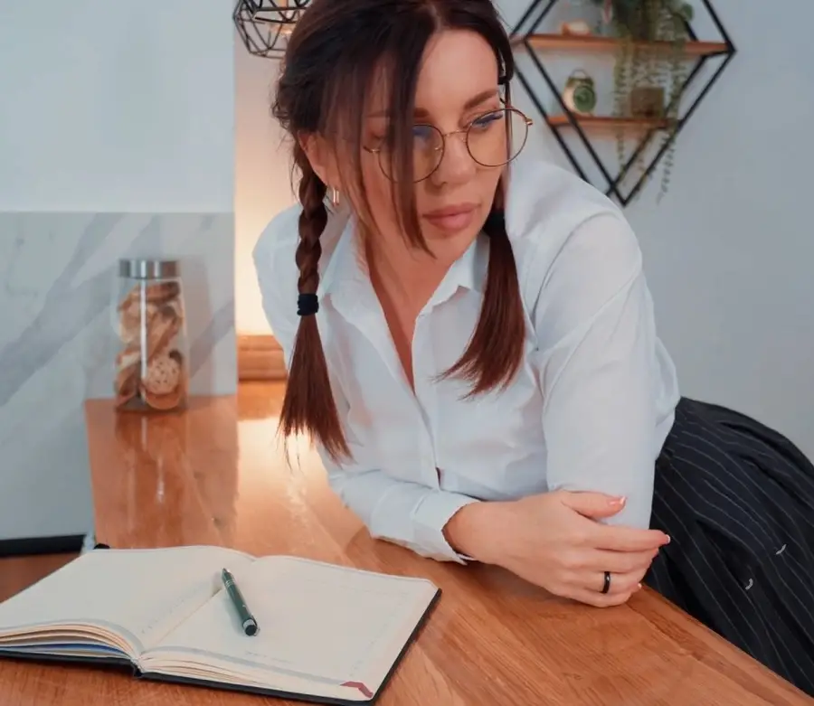 Luna Roulette - Step Sisterss First Double Penetration With Step Brother And His Friend FullHD 1080p