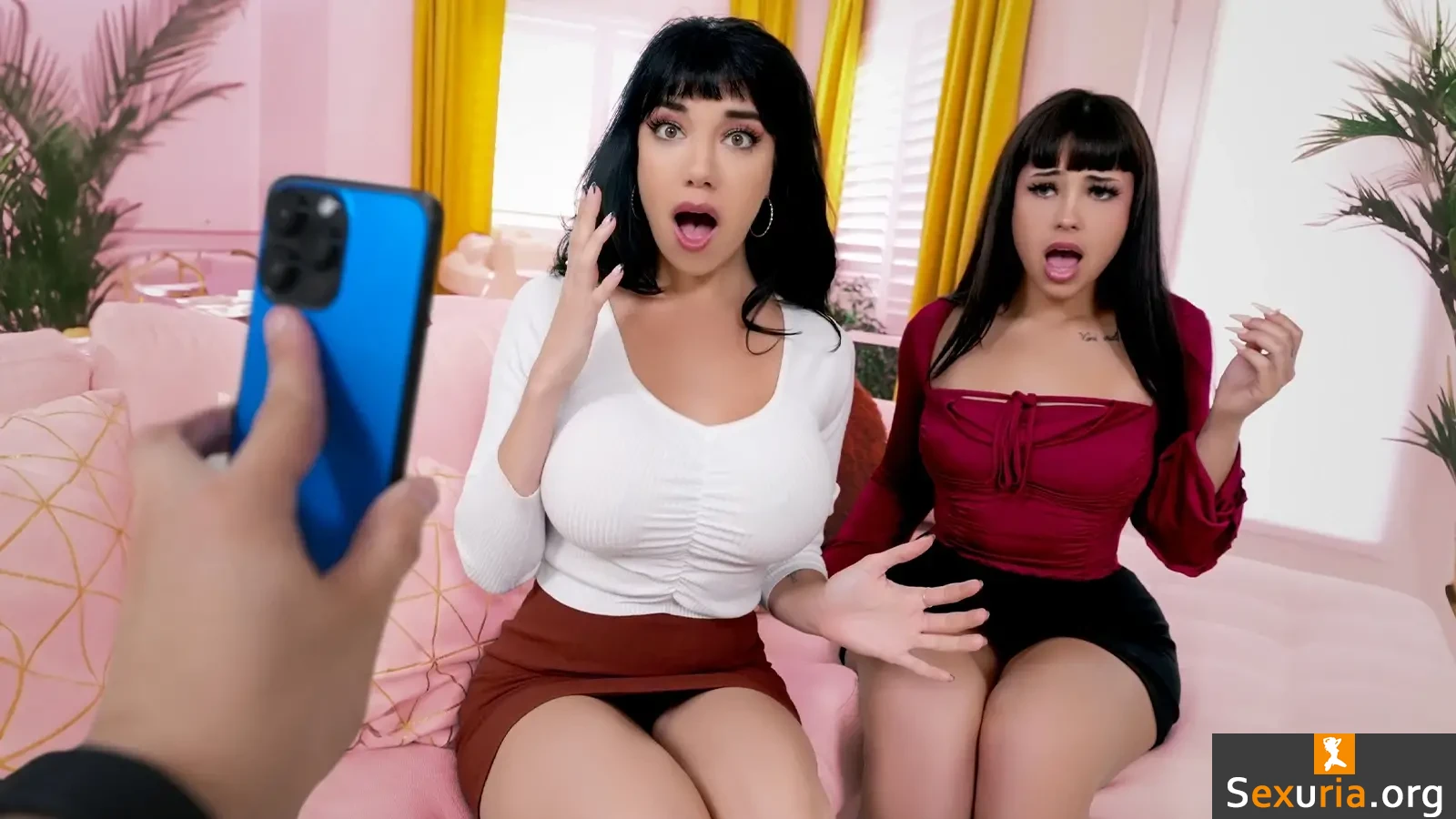 Sis Loves Me - Little Puck & Beca Barbie [1080p]