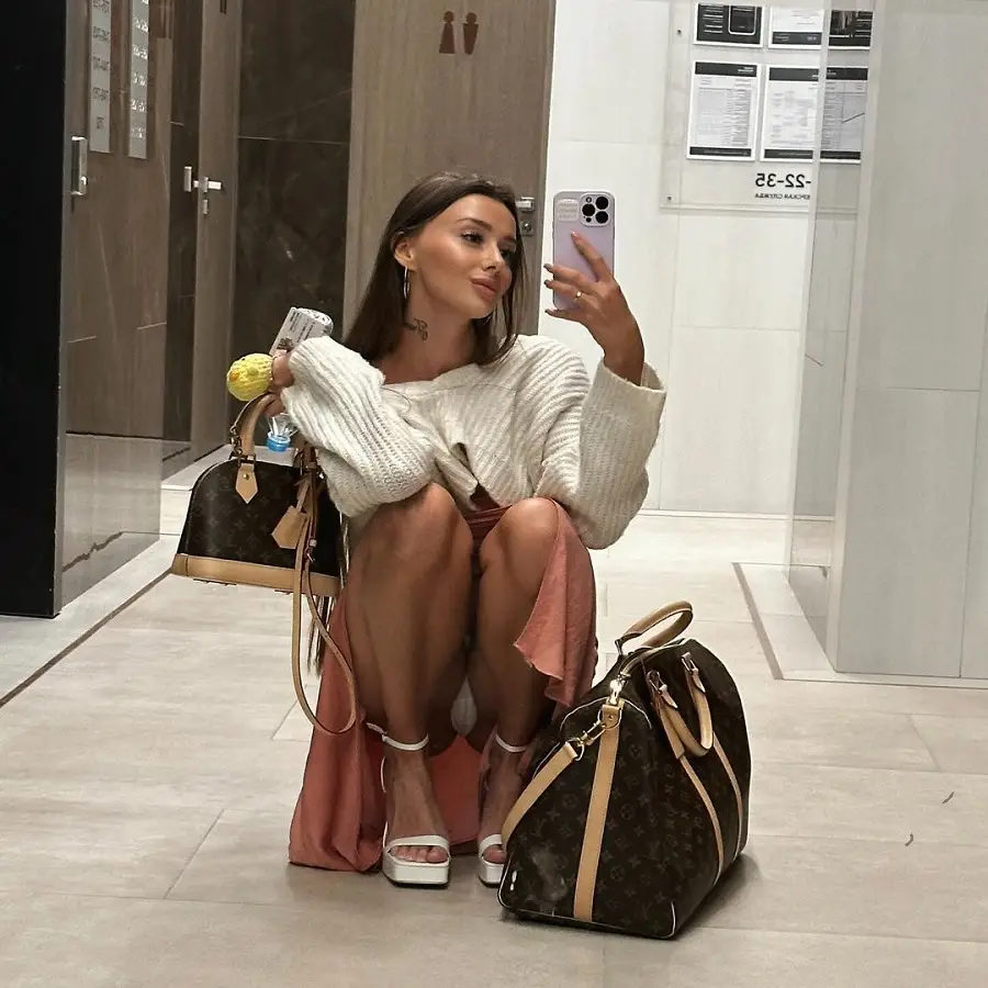 Julie Jess - Stepsis Knows How To Seduce Me To Fuck Her Pussy FullHD 1080p