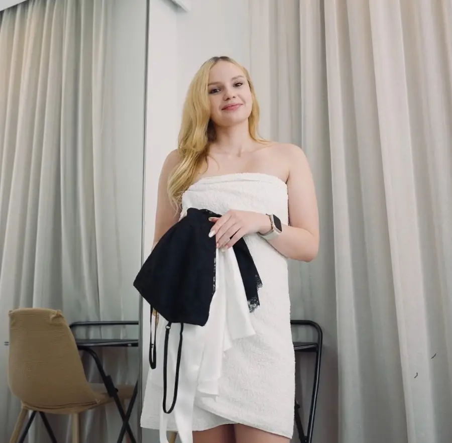 Verlonis Alina - The Dress Is Too Short For A Party But Its Perfect For Sex With A Stepsister FullHD 1080p