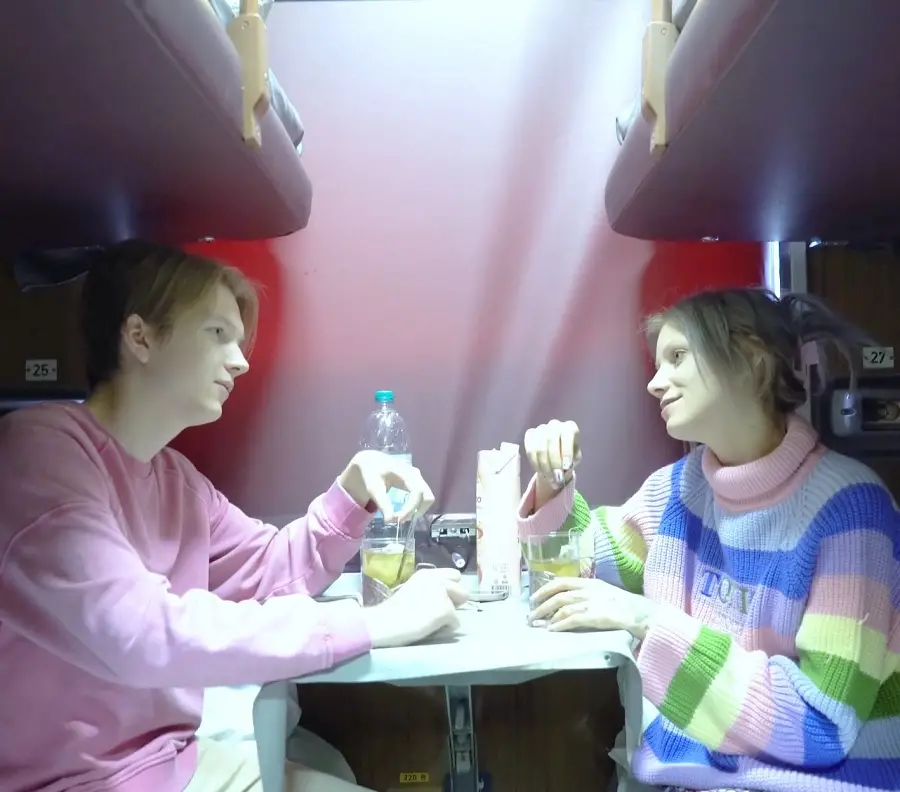 Amateur - Russian Teens Hard Fucking In The Train UltraHD/4K 2160p