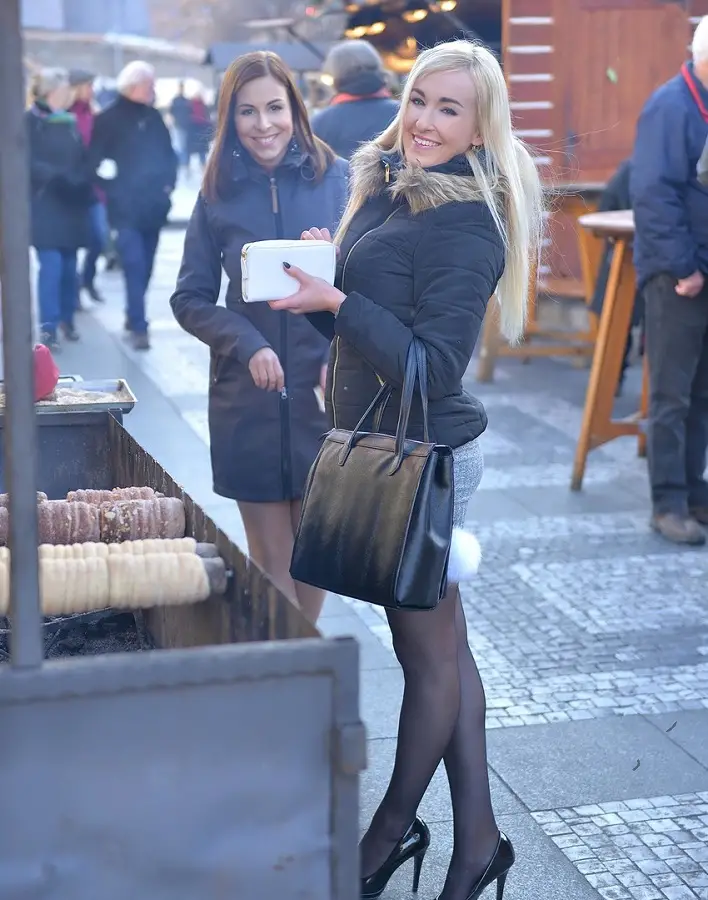 Daisy Lee, Antonia Sainz - Christmas Blowjob - A Dick To Blow And An Anus To Lick FullHD 1080p