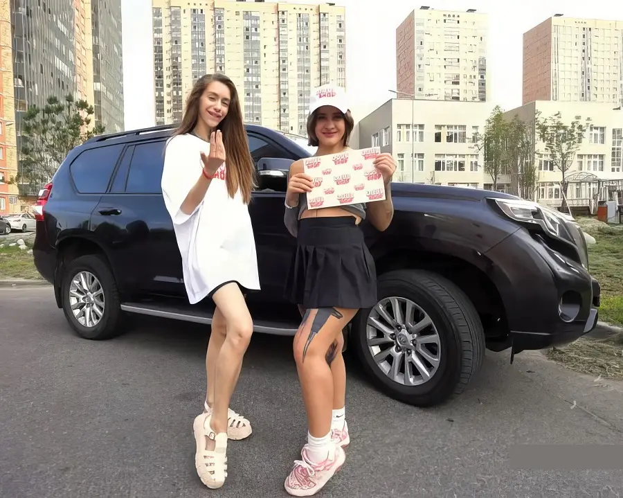 Super Nova, Holy Wood - Risky Public Threesome in a Car to Rough Hard Sex at Home Adventure and Epic Finish on Her Face FullHD 1080p