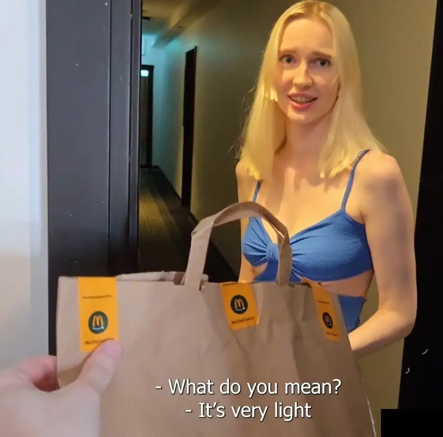 Tania Shinaryen - Delivery Girl Messed Up An Order So She Was Fucked by a Client FullHD 1080p