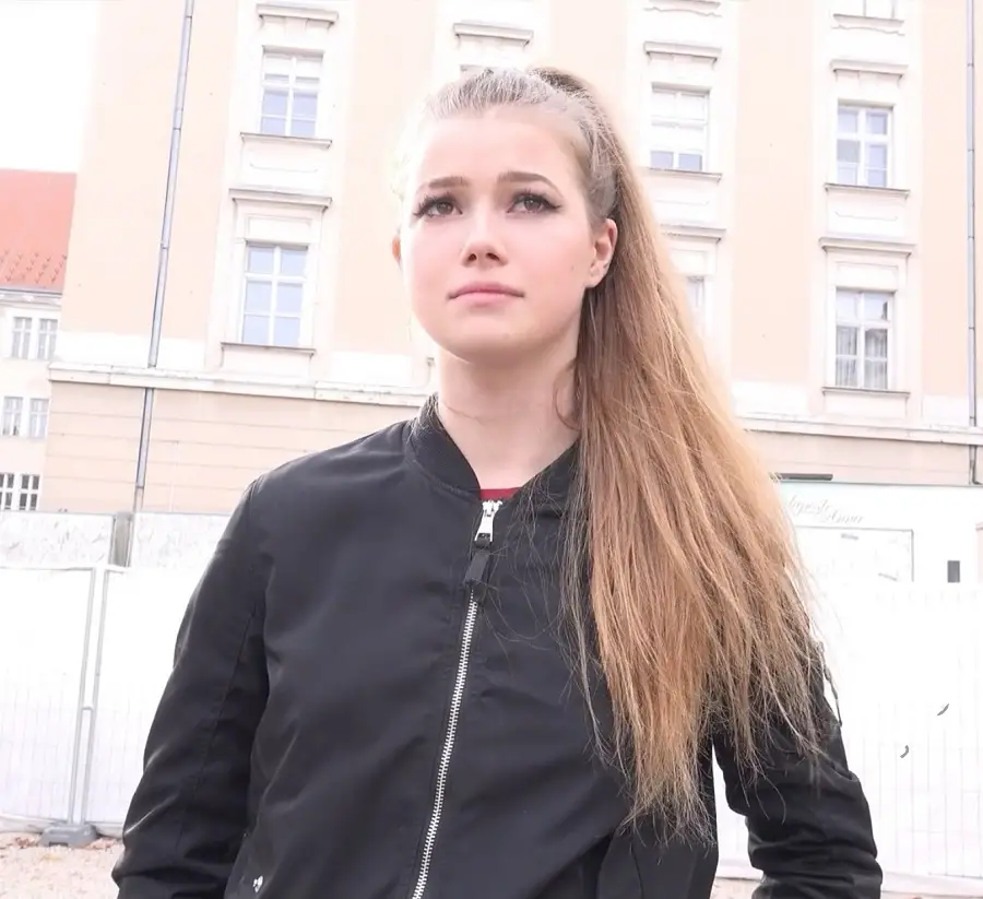 Olivia Sparkle - Petite Teen Olivia Sparkle Seduce To Casting Sex FullHD 1080p