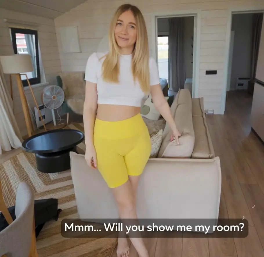 Secret Elle - Stunning First Meeting With Stepsister FullHD 1080p