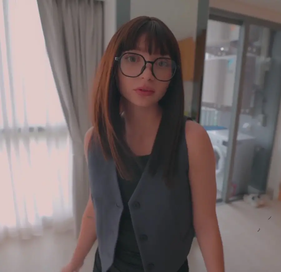 Maya Lis - Hotel Manager Handled Clients Objection and Did a Great Job FullHD 1080p