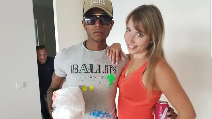 MeidenVanHolland - Daphne en de Surinaamse Broodjes Bezorger 720p