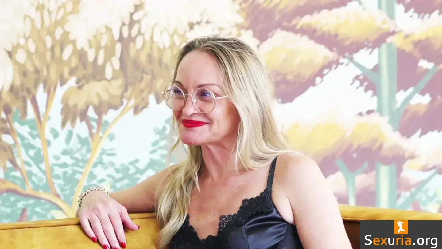 Jacquie Et Michel TV - Sonia & Luna [1080p]