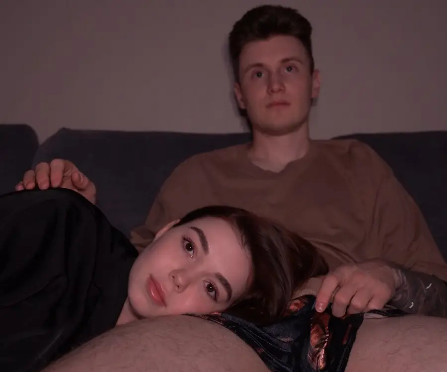 Syndicete - What Best Friend Actually Do While Watching a Movie FullHD 1080p