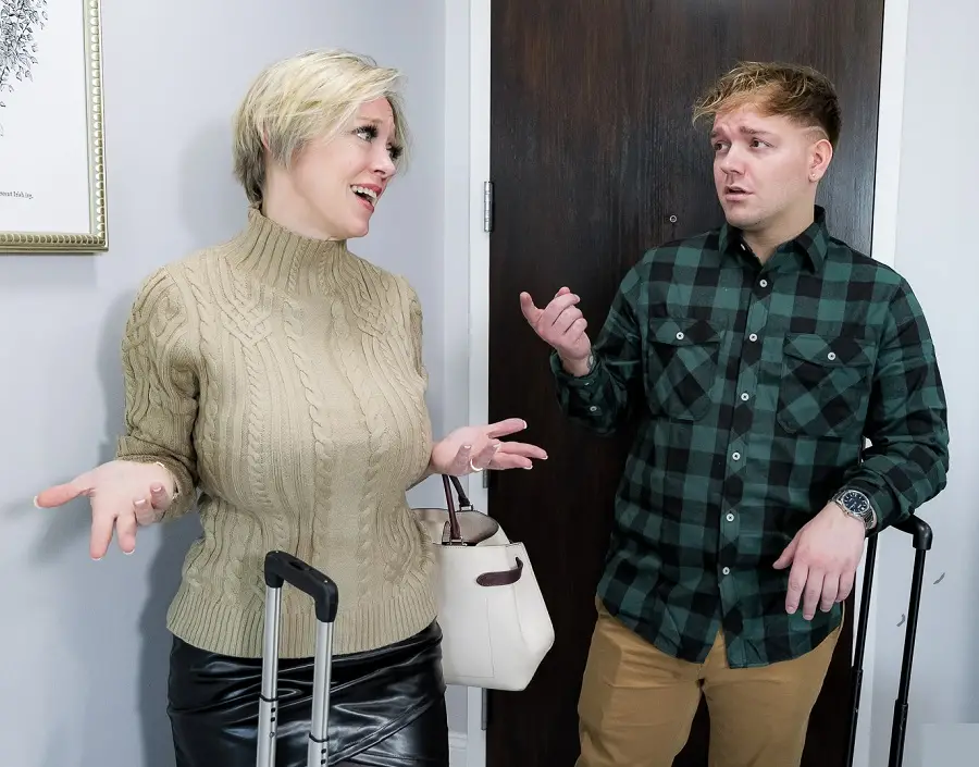 Dee Williams - Sharing a Room With My Stepmom Ends With a Creampie HD 720p