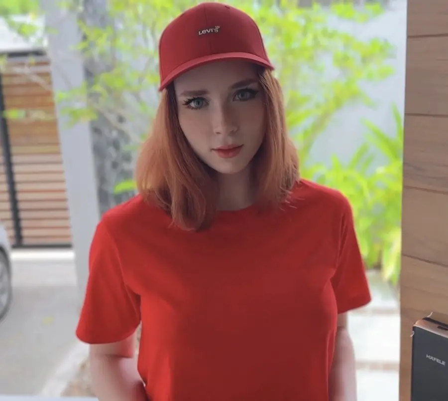 Sweety Fox - Do You Want Me To Tell You About My First PizzaDelivery Job? FullHD 1080p