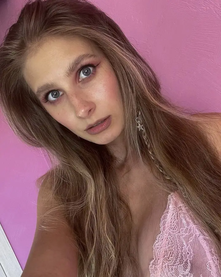 Miss Driada - I Broke His Laptop And Had To Work With My Mouth FullHD 1080p