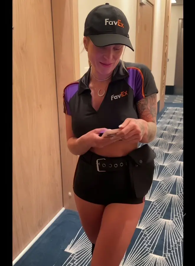 Margot Dulac - Fedex Delivery Girl Gets Fucked Like A Slut UltraHD/2K 1920p