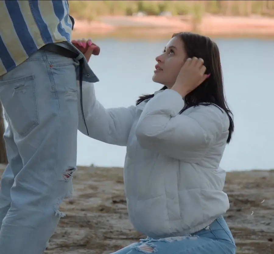 Skye Young - Risky Blowjob On The Beach For A Friend FullHD 1080p