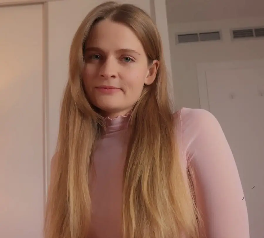 Kate Kravets - Sexy Roommate Came To Borrow Condoms And Ended Up Getting Fucked FullHD 1080p