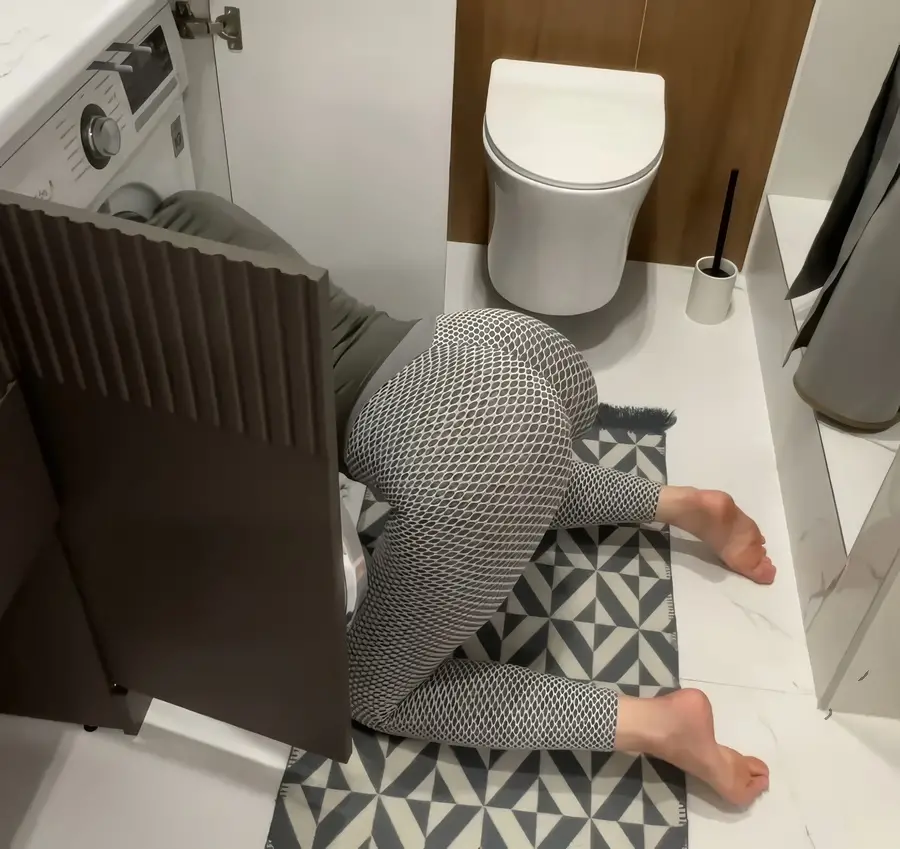 Belovefree - Hey Help Your Stepmom! - Hot Milf Housewife In Tight Leggings With Big Ass Stuck In The Washer FullHD 1080p