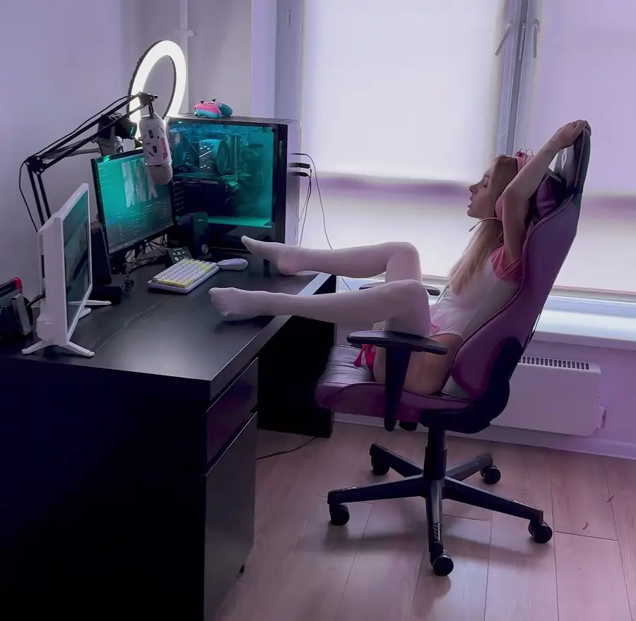 Loly Nebel - Stepsister Is Engaged In Webcam! Ill Tell Everyone About I UltraHD/4K 2160p