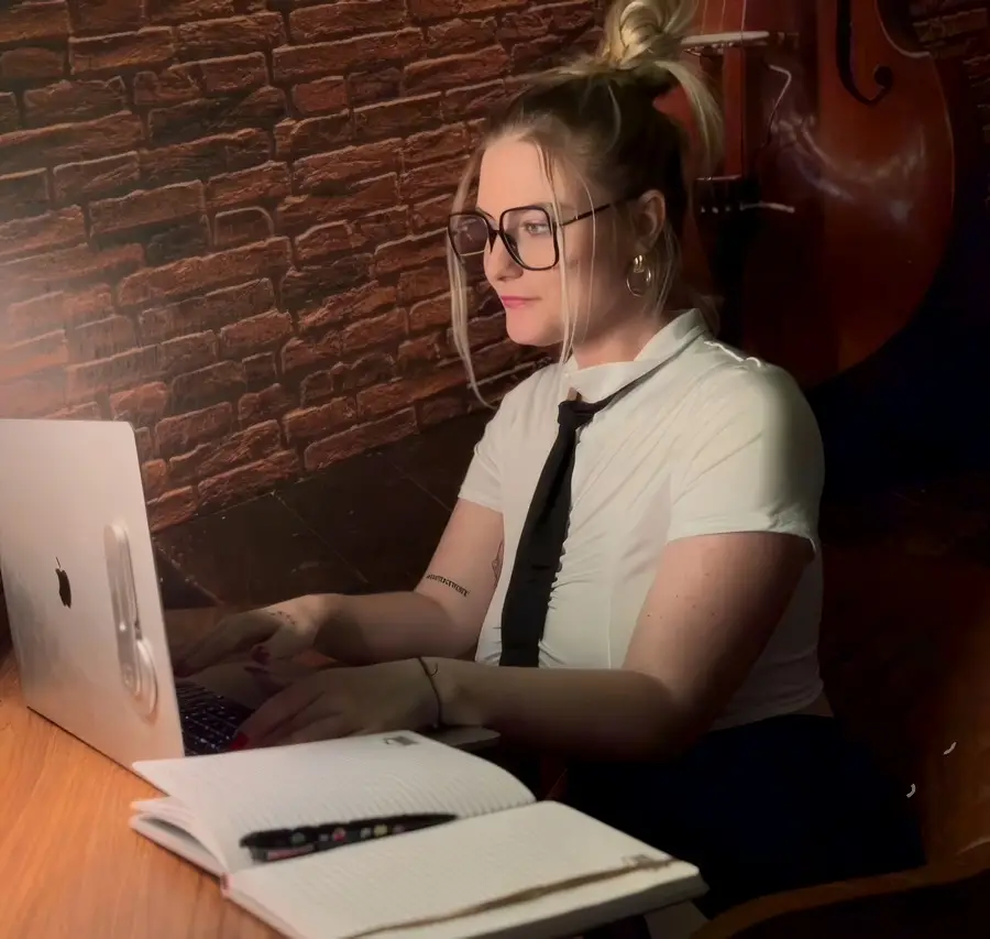 Faustine Perdrix - Role Playing Game The Secretary HD 720p