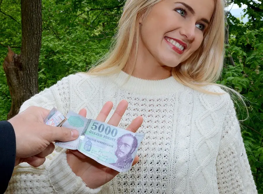 Aisha - Blonde Hottie Fucks Outdoors FullHD 1080p