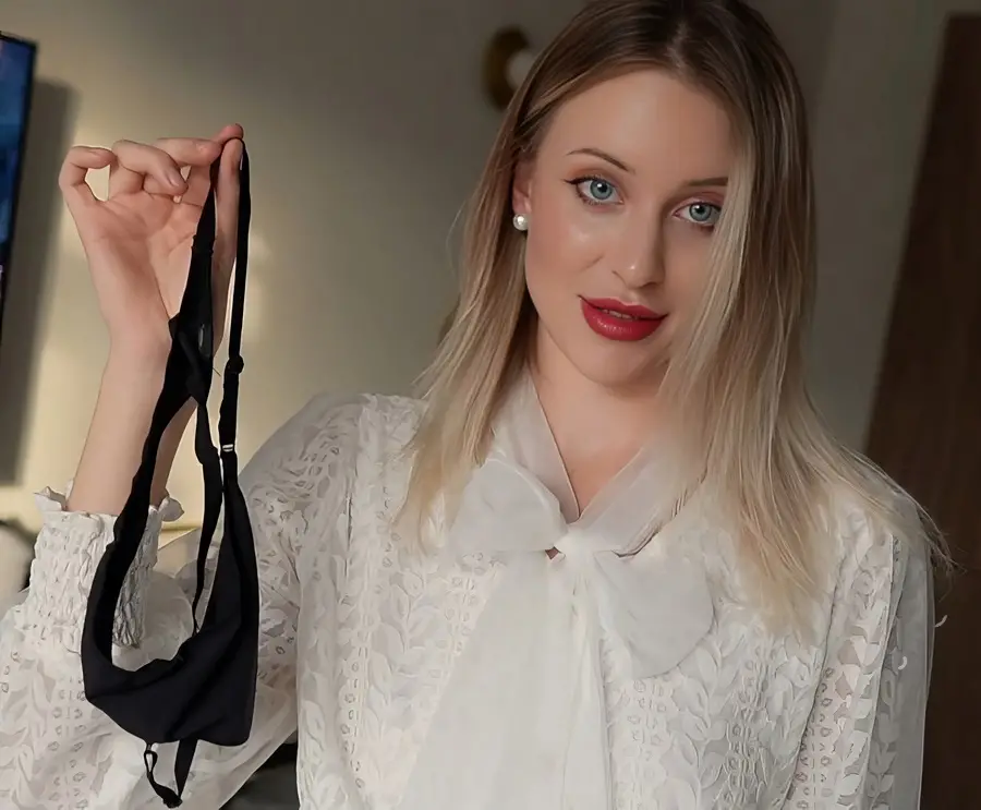 Mila Lioness - My Stepmom Jerked Off Her Panties and Let Me Fuck Her Tearing Her Tights! FullHD 1080p