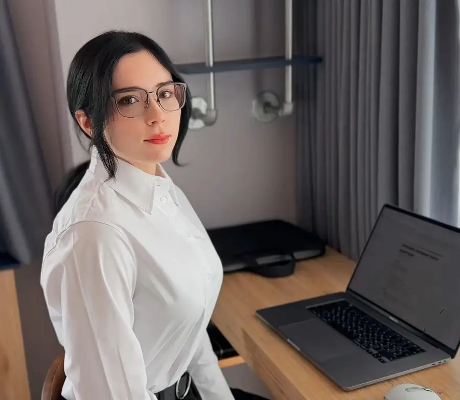 Sweety Fox - Horny Secretary Sucks and Fucks Bosss Dick to Cum in Mouth UltraHD/4K 2160p