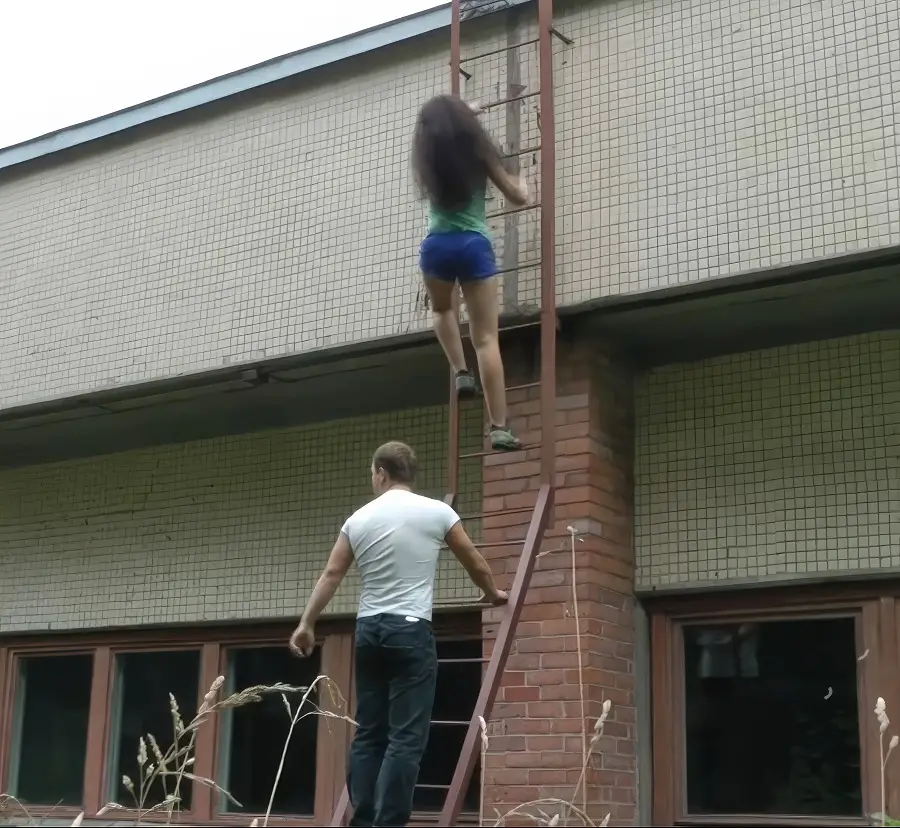 Angel Dickens - Hiking Makes Angel Dickens Horny So She Rides her Boyfriends Cock Outside FullHD 1080p