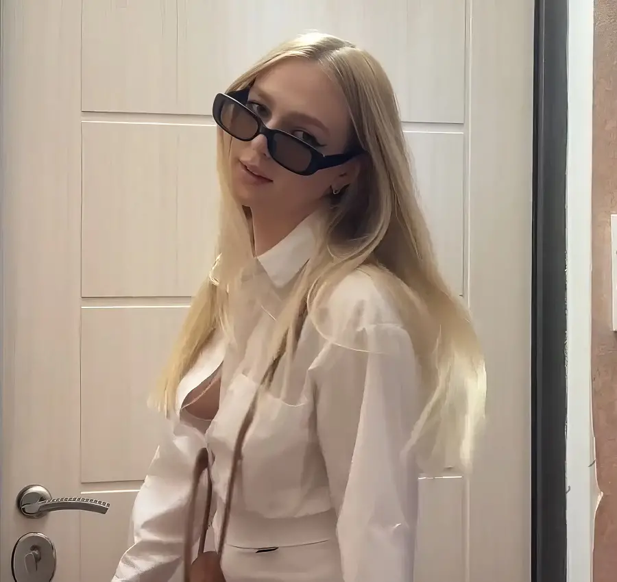 Arisha Mills - I Helped The Student To Relax After A Difficult Exam FullHD 1080p