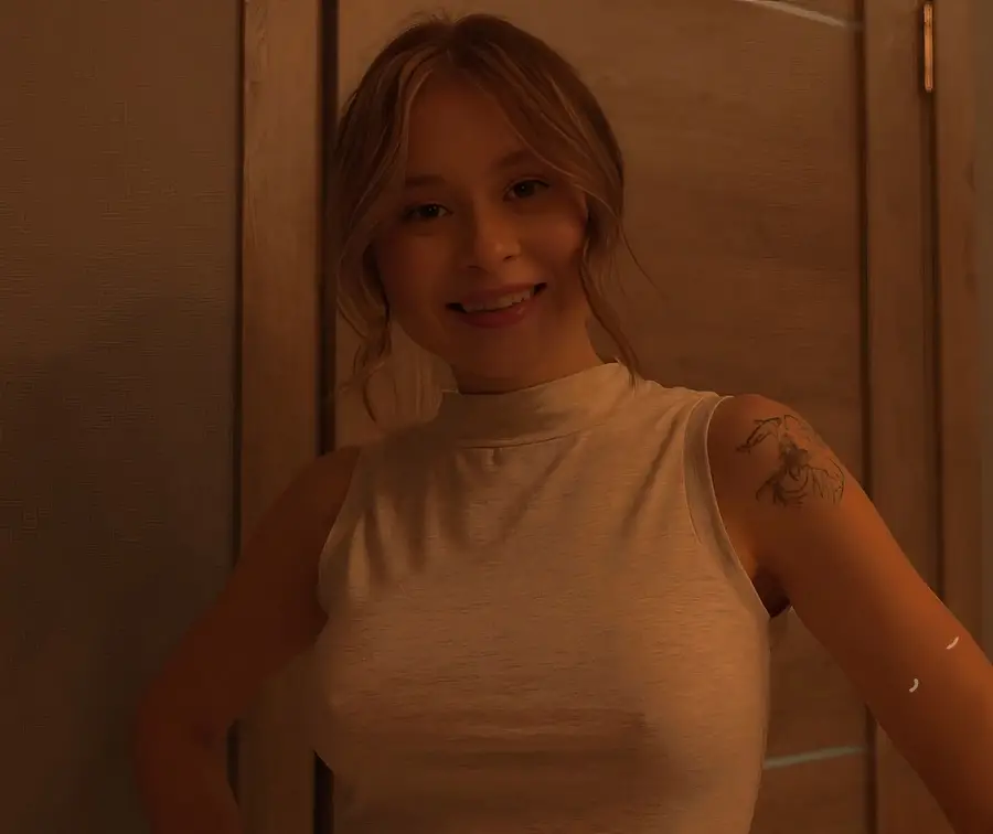 Skye Young - What Other Gift Could Expect From Slutty Stepsister Two Tight Pussy FullHD 1080p