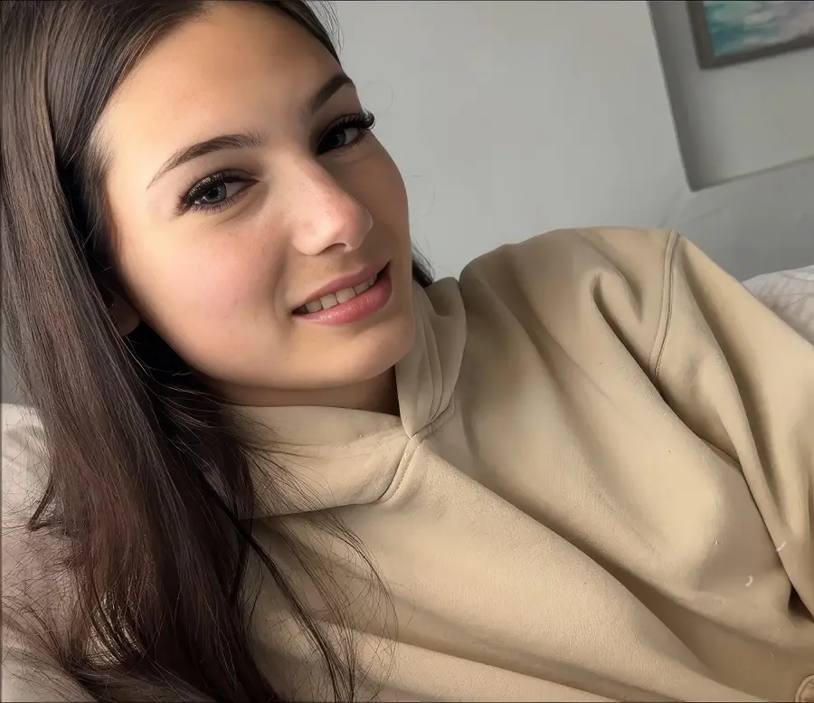 Sophie Tyler - Sick Day FullHD 1080p