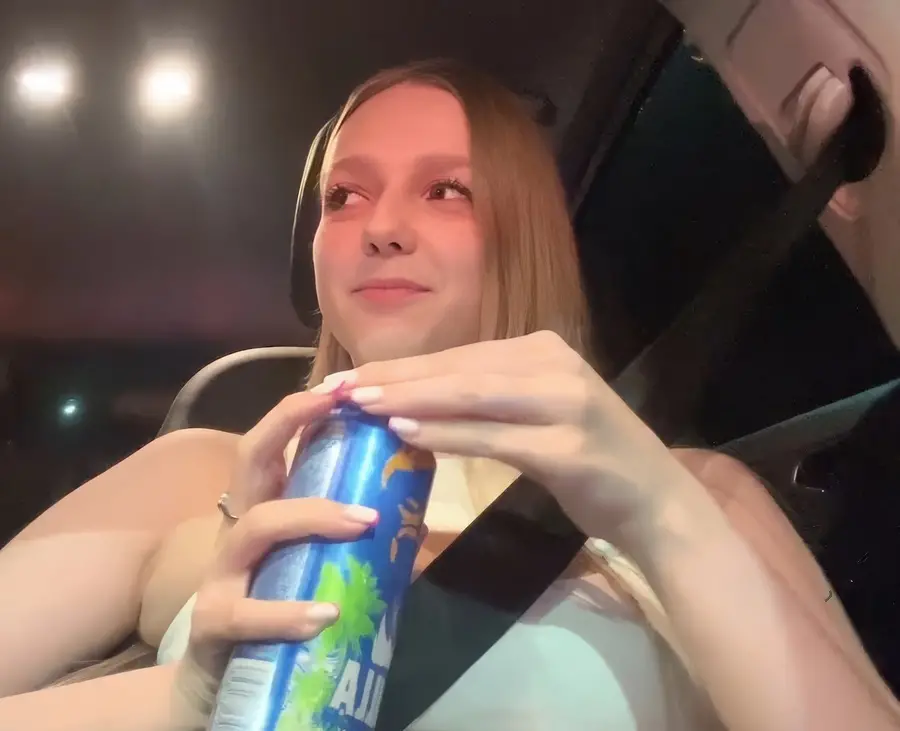 Arisha Mills - A Russian Student Gave Herself Up For a Energy Drink FullHD 1080p