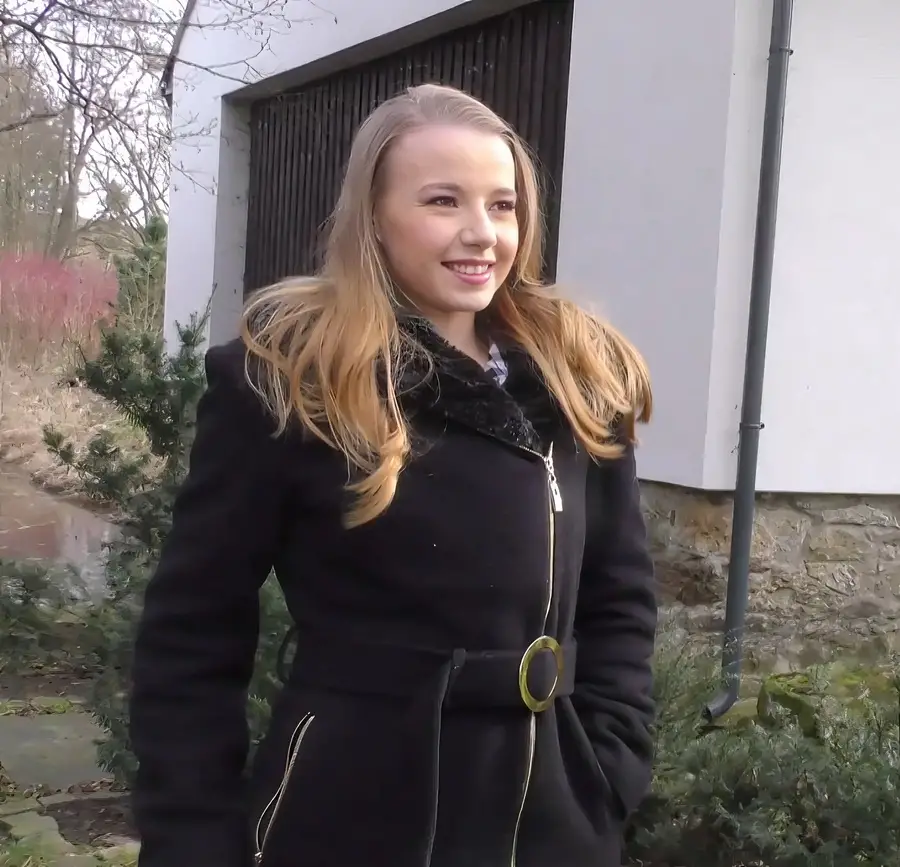 Olivia Grace - Olivia, 23, Warms The Atmosphere FullHD 1080p