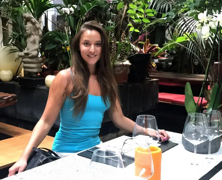 Amirah Adara - Amira Amateur Selfies Lead To Wild Ride In Hotel Room FullHD 1080p