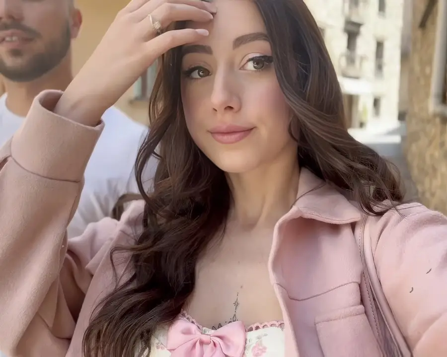 Hello Limoon - After A Day Of Shopping FullHD 1080p