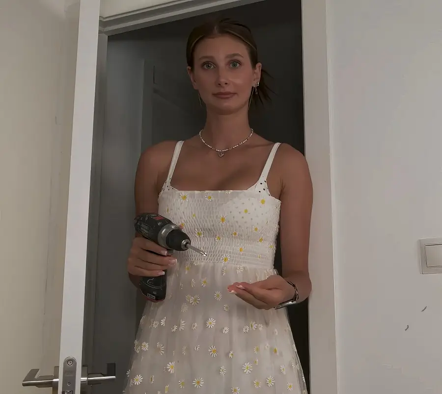 Miss Driada - I Asked Him To Help Me In The Room And Fucked Him FullHD 1080p