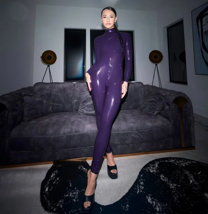 Liz Jordan - The Plum Latex Anal Affair FullHD 1080p