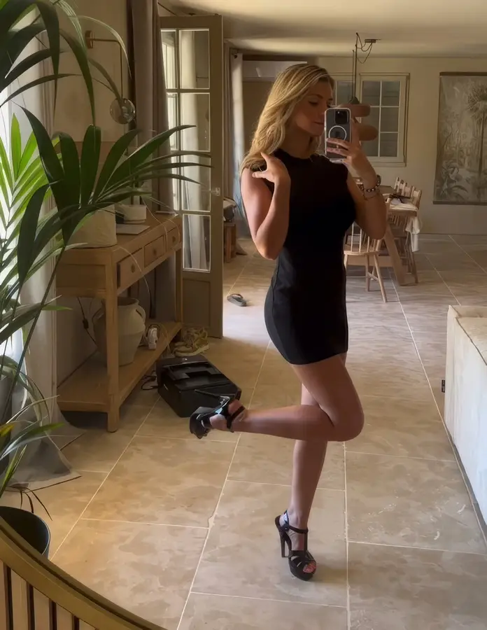 Zoe Castelli - I Trick A Shy Guy Into Fucking Me At Home Without Respect And Without A Condom FullHD 1920p