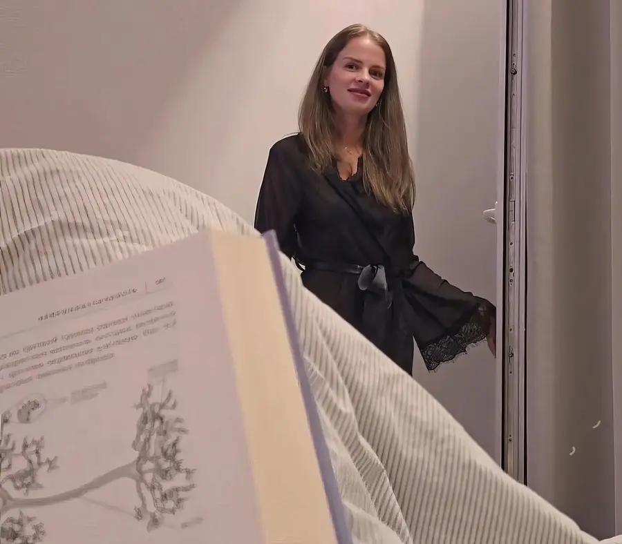 S-Wife Katy - A Neighbor Came Through The Shared Balcony To My Bedroom FullHD 1080p