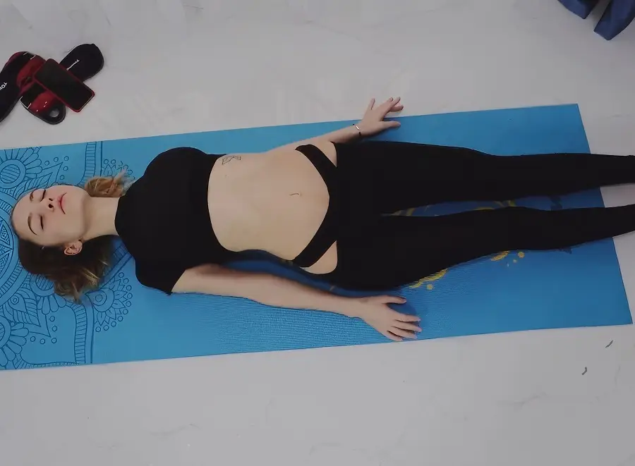 SolaZola - Yoga Ended With A Cumshot On The Stomach FullHD 1080p