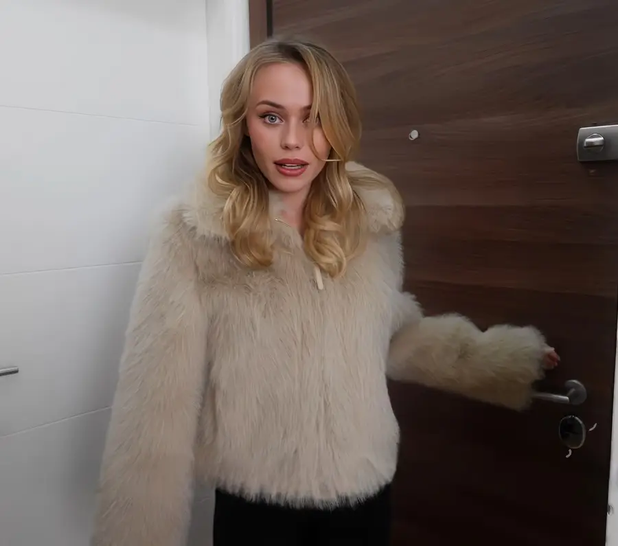 Mari Moore - My Mums Friend Cant Wait Any Longer And Finally Took My Cock In Her Wet Holes FullHD 1080p